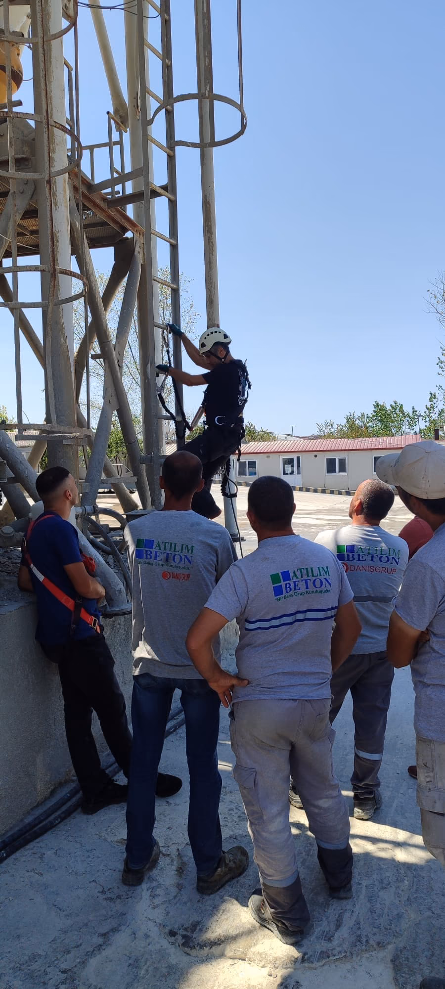 Atılım Beton — Yüksekte Çalışma Güvenlik Eğitimi — iple erişim çalışması